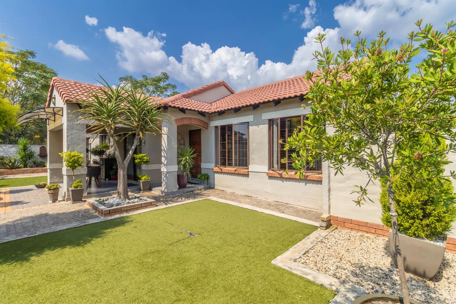 Townhouse in Bloubosrand, Randburg