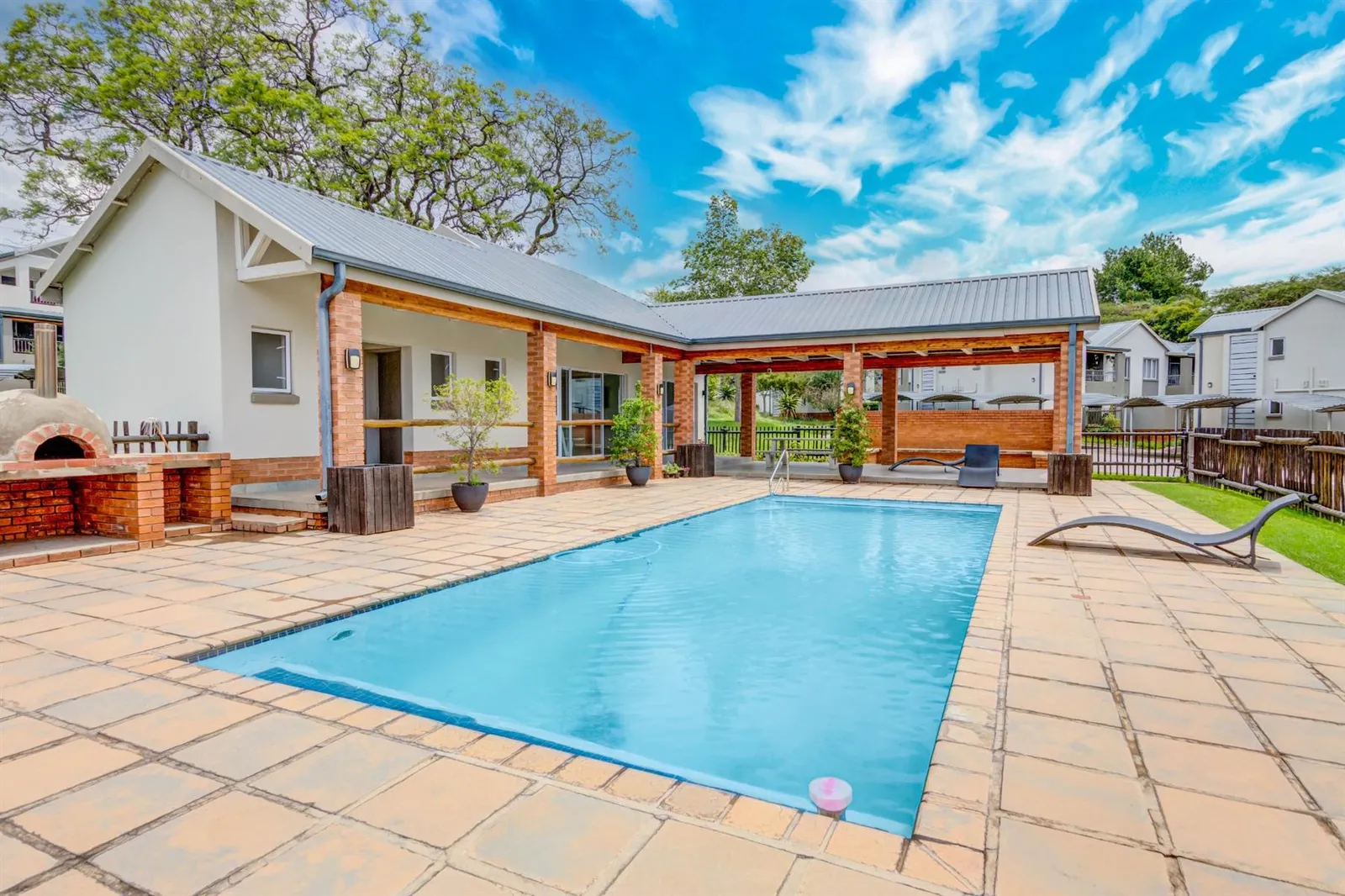 Apartment in Broadacres, Sandton
