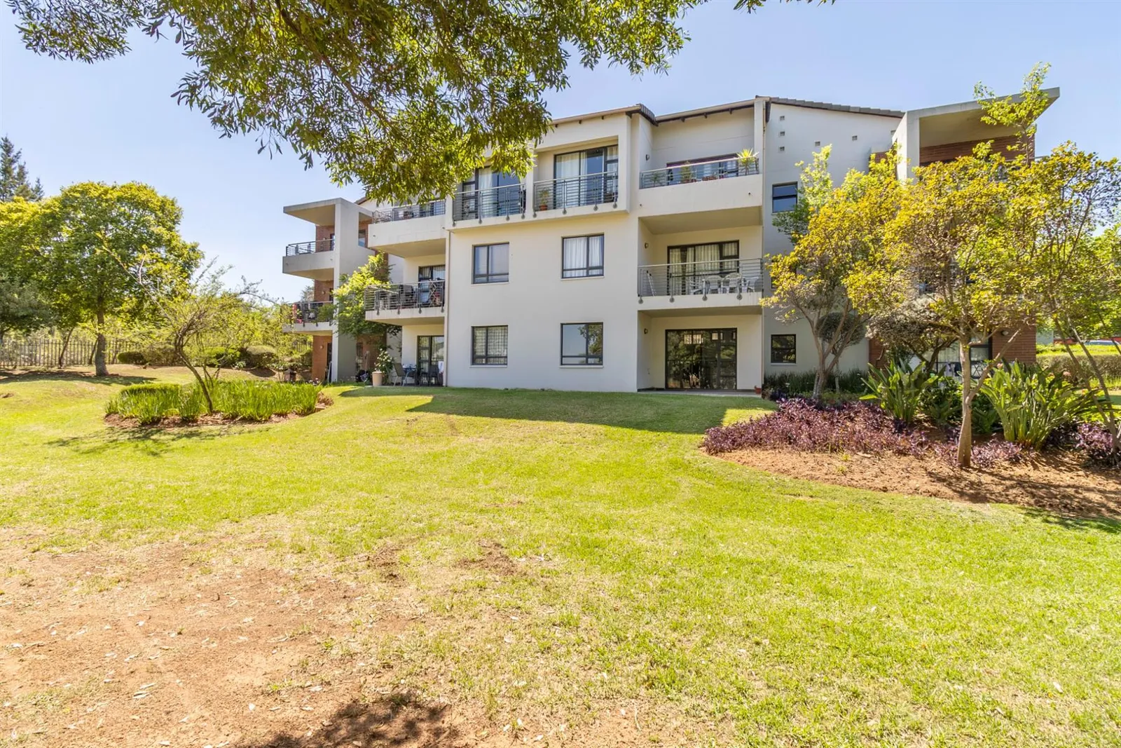 Apartment in Jackal Creek Golf Estate, Randburg